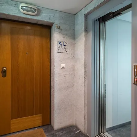 Stylish With Parking By Lovelystay Apartamento