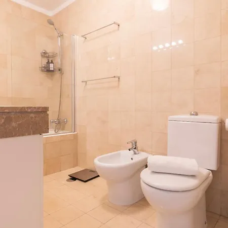 Stylish With Parking By Lovelystay Apartamento *