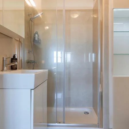 Stylish With Parking By Lovelystay Apartamento