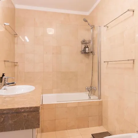 Stylish With Parking By Lovelystay Lisboa