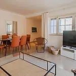 Apartamento Stylish With Parking By Lovelystay *