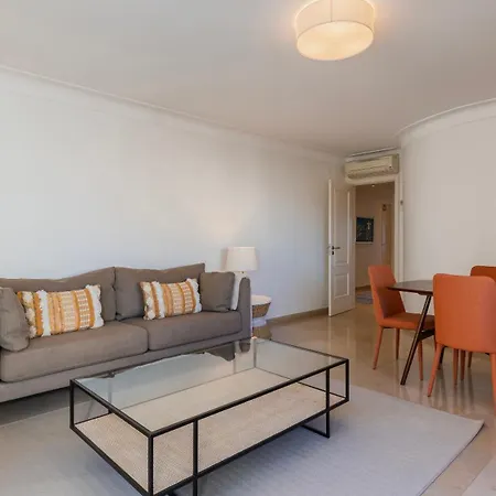 Lägenhet Stylish With Parking By Lovelystay