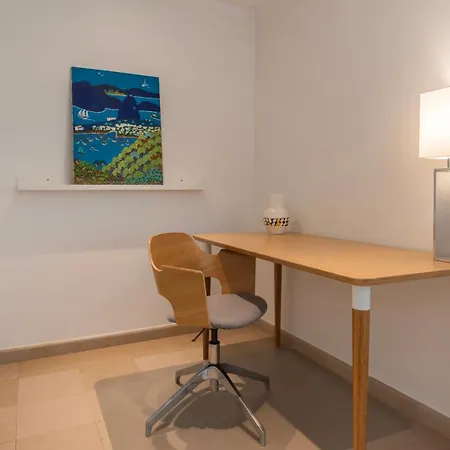 Lägenhet Stylish With Parking By Lovelystay