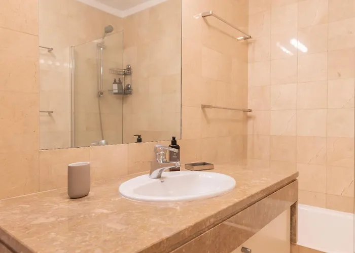 Stylish With Parking By Lovelystay *