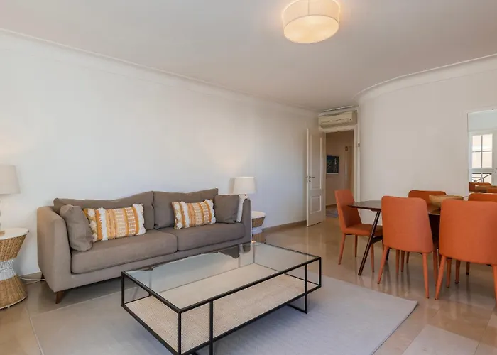 Apartamento Stylish With Parking By Lovelystay