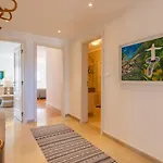 Stylish With Parking By Lovelystay Appartement